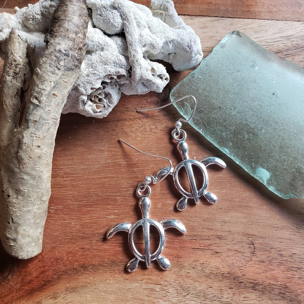 Simple Silver Sea Turtle Earrings (Hypoallergenic Nickel Free Hooks)